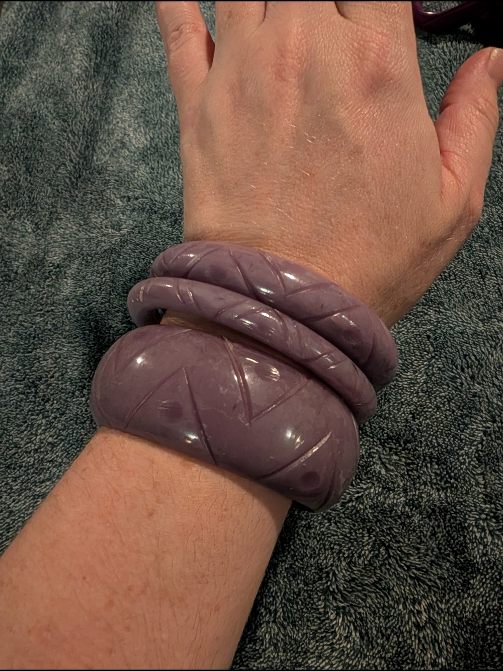 Speldette "Wisteria" Carved Lavender Resin Bangle Trio